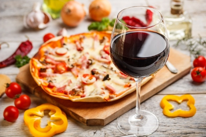 Pizza Marganita và Rượu vang Ý